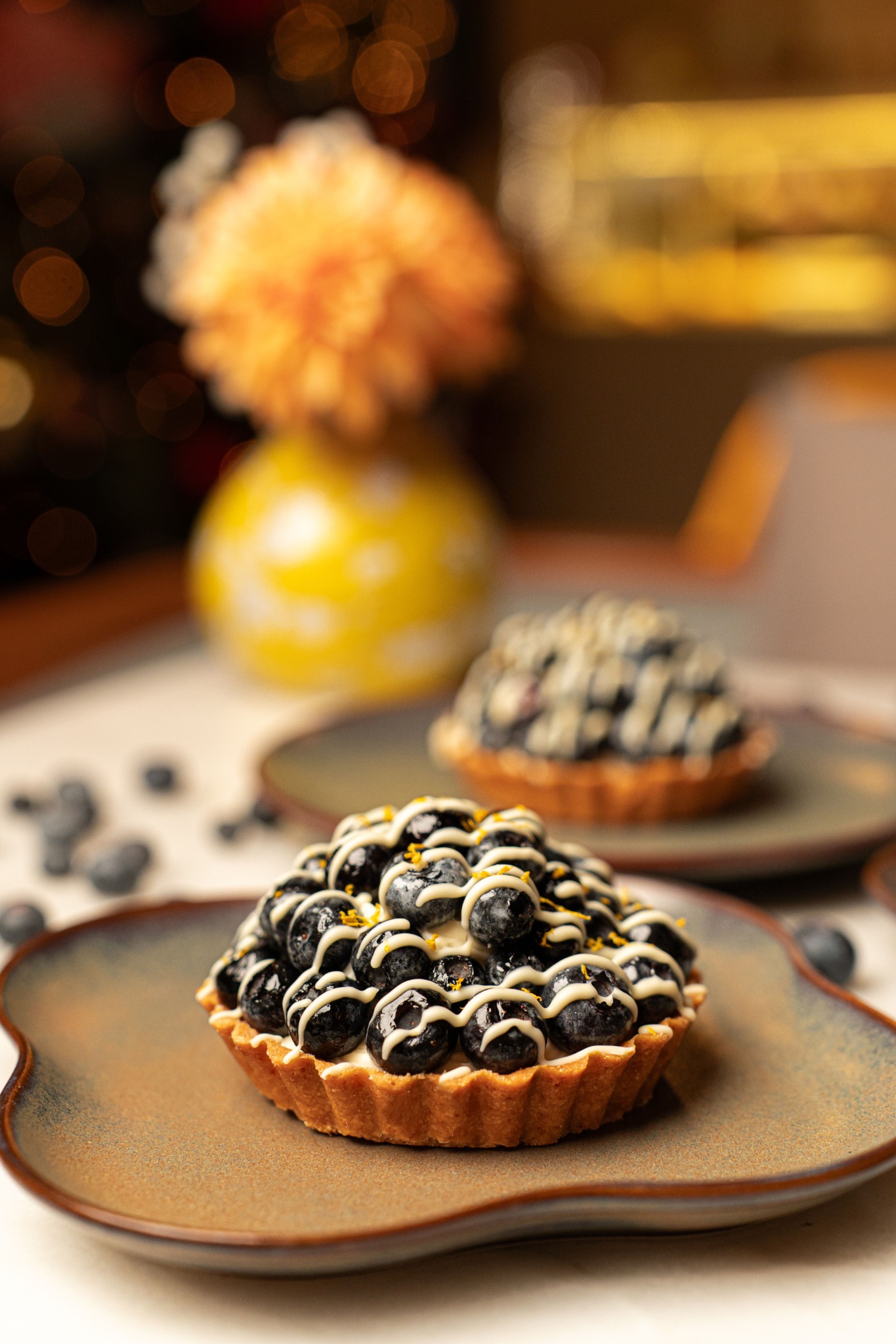 Blueberry tart with cream