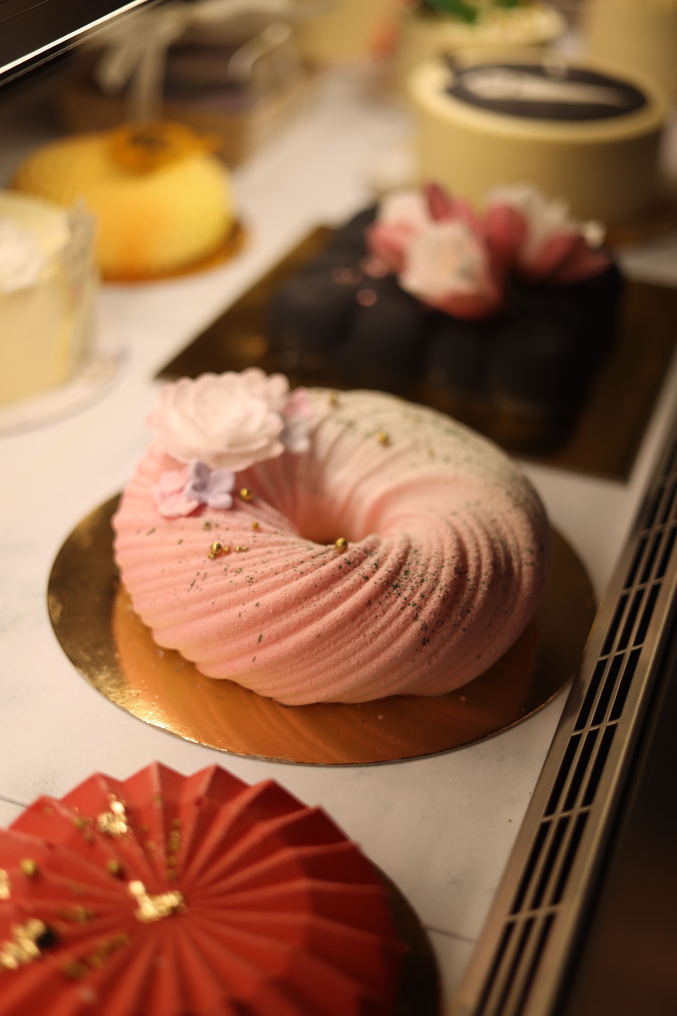 Contemporary sculptural pastries
